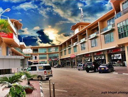 Mayfair Hotel Dar es Salaam Esterno foto