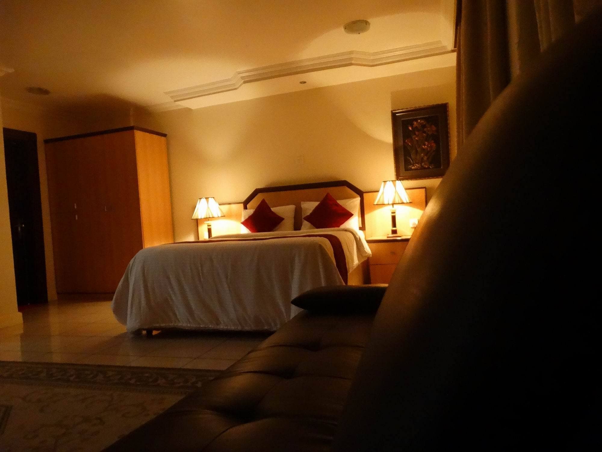 Mayfair Hotel Dar es Salaam Esterno foto
